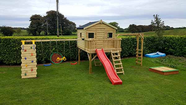 7ft x 7ft Otters Cottage With Trap Door