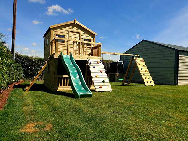 7x7 Otters Cottage With Closed In Bottom