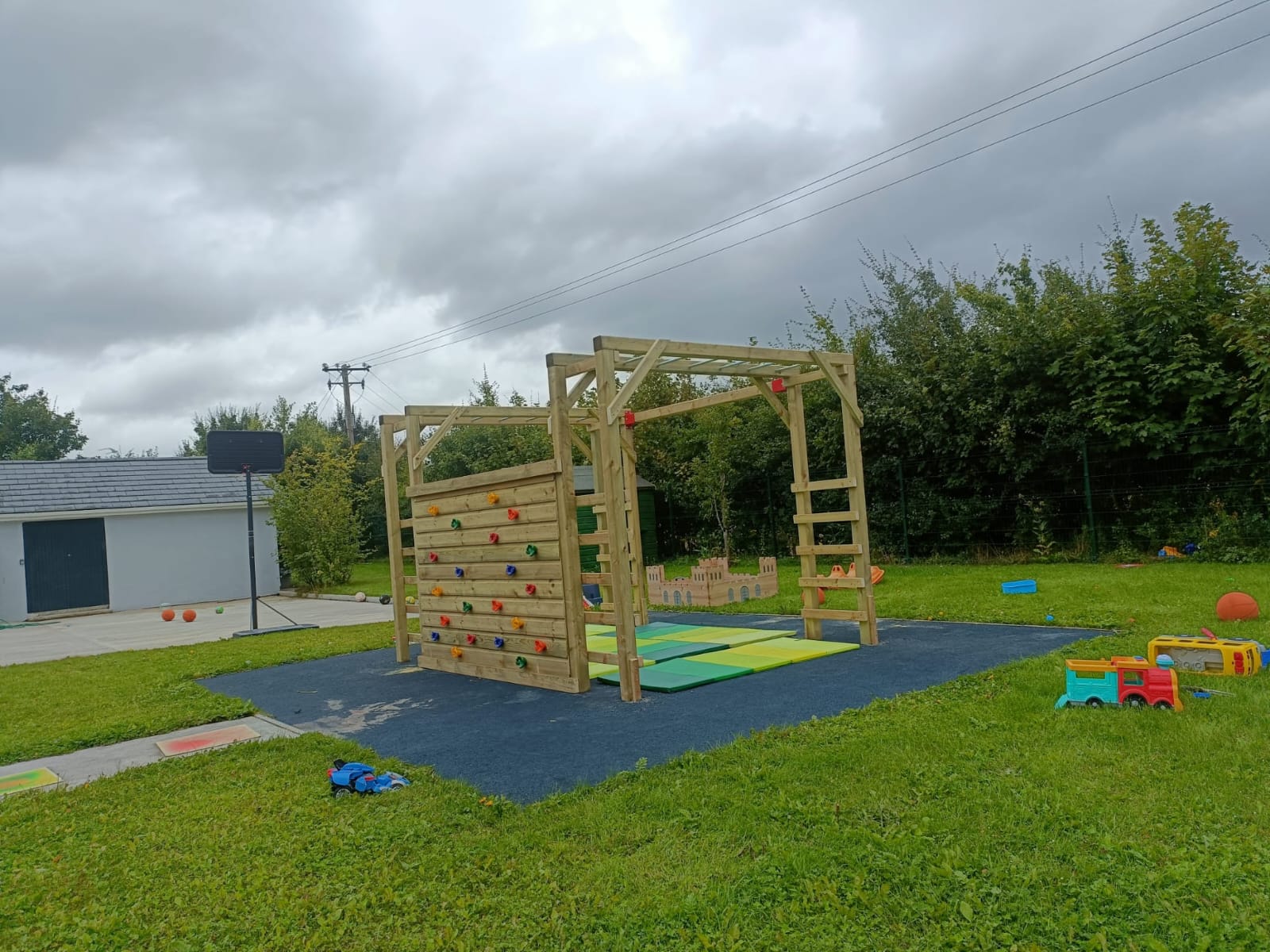 Gym Cube - Outdoor gym frame for kids & teens