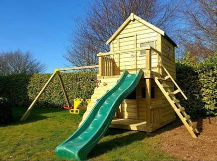 Otters Cottage with Bottom Hut