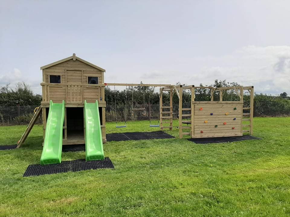 7x7 Otters Cottage Closed in Bottom with Gym Frame - Image 3