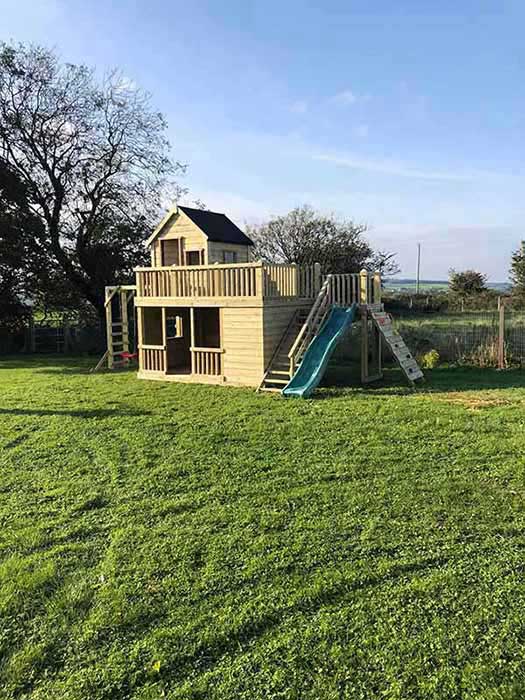 Otters Cottage Mansion with Extended Closed in Sand Box