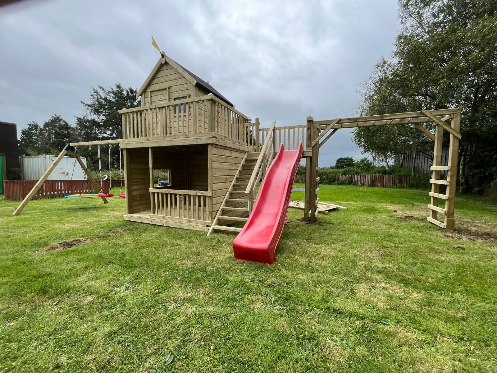 Otters Cottage Deluxe With 8ft Monkey Bars